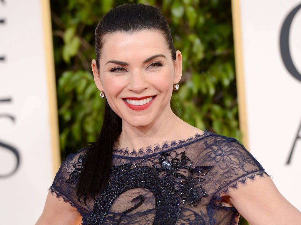 Julianna Margulies In Embroidered Tulle Dress Wallpaper