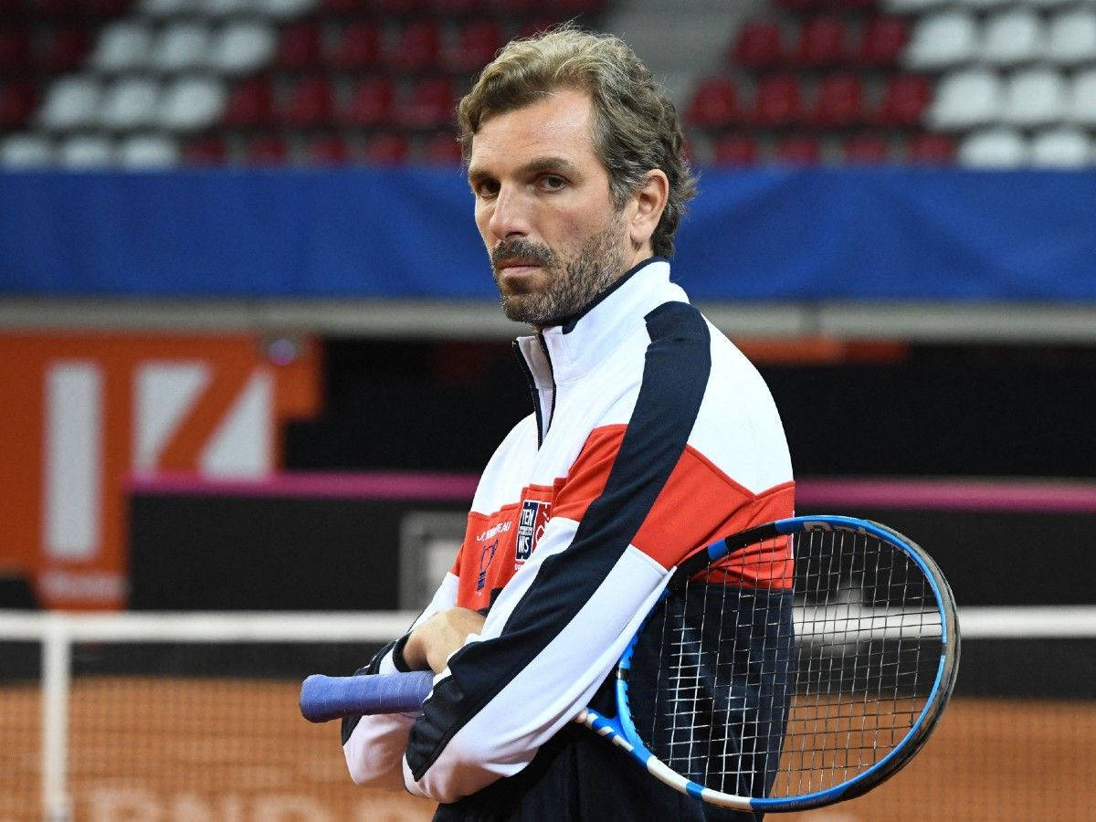 Julien Benneteau With Arms Crossed Wallpaper