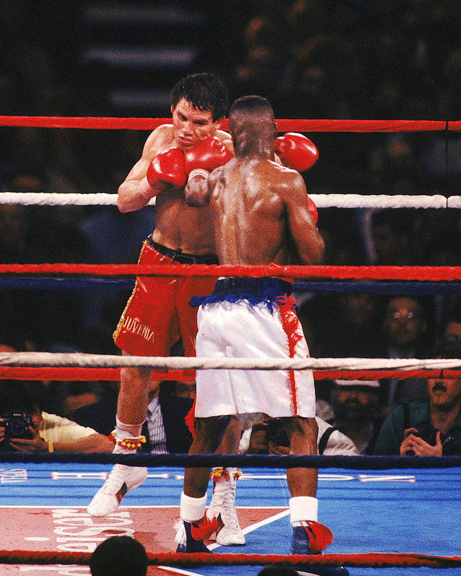 Julio Cesar Chavez Fighting Meldrick Taylor Wallpaper