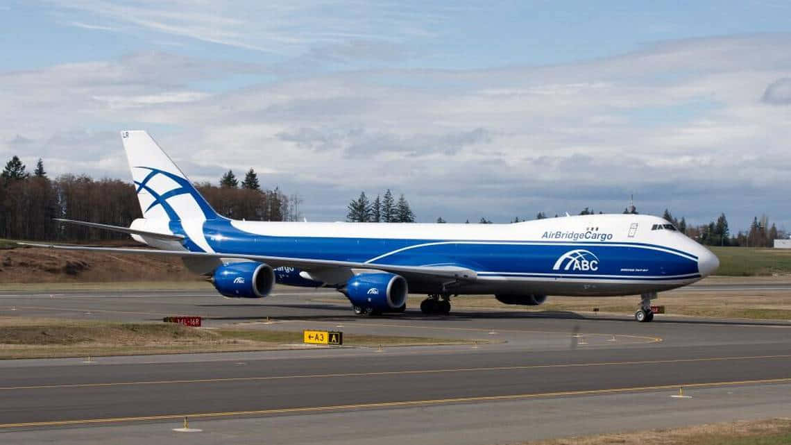 Impresionantevista Aérea De Aviones Jumbo En Vuelo.