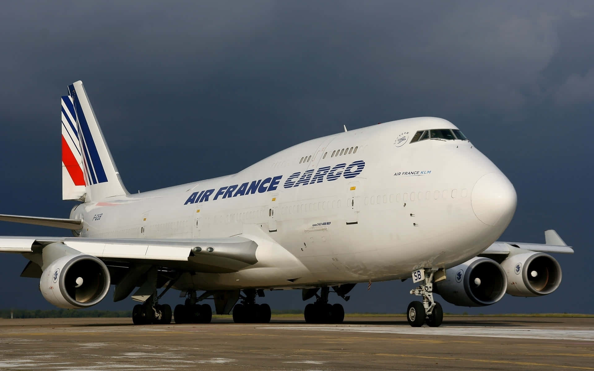 Caption: Jumbo Jets on the Runway