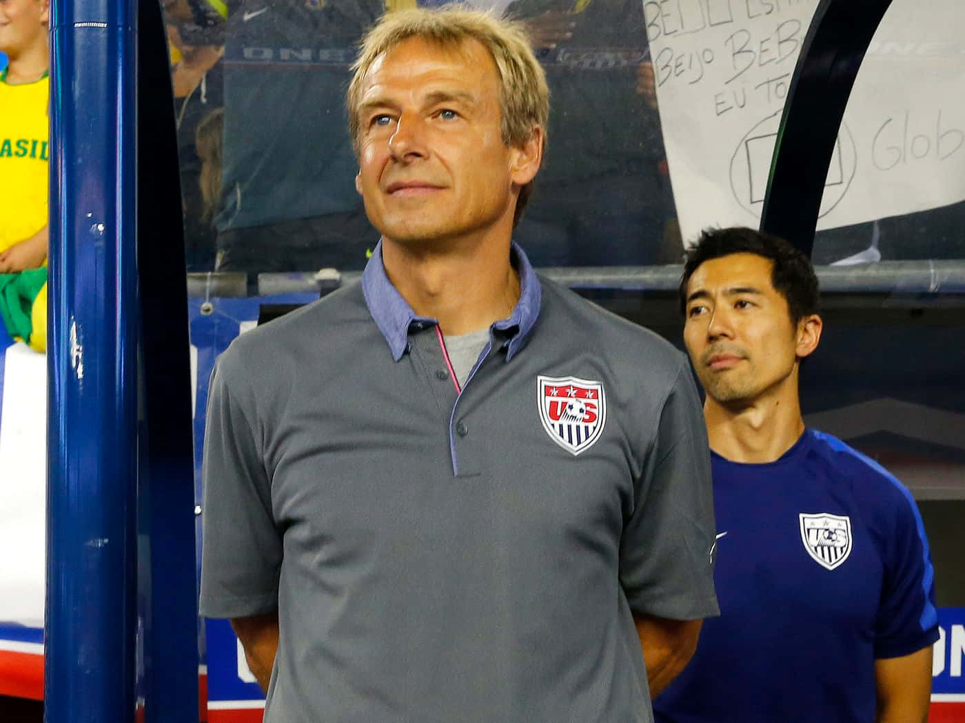Jurgen Klinsmann grå Polo Shirt har et unikt og stilfuldt udseende. Wallpaper