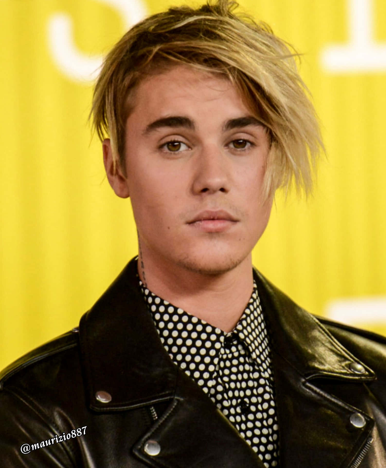 Singer Justin Bieber viser en ny stil i 2015 Wallpaper