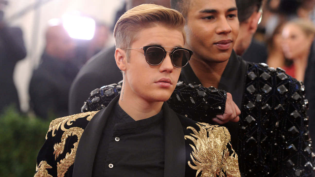 Justin Bieber looking stylish in 2015 Wallpaper