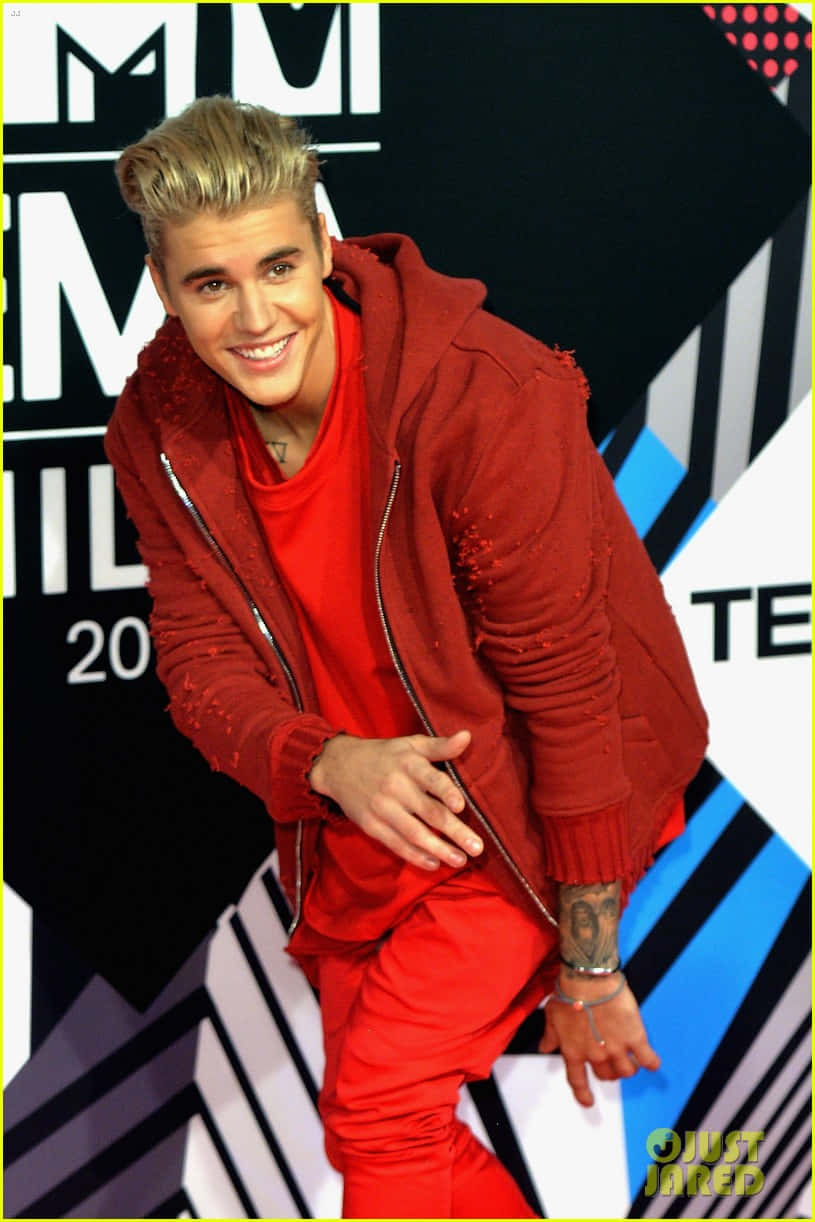 Justin Bieber Sporting Classic Street Style in 2015 Wallpaper