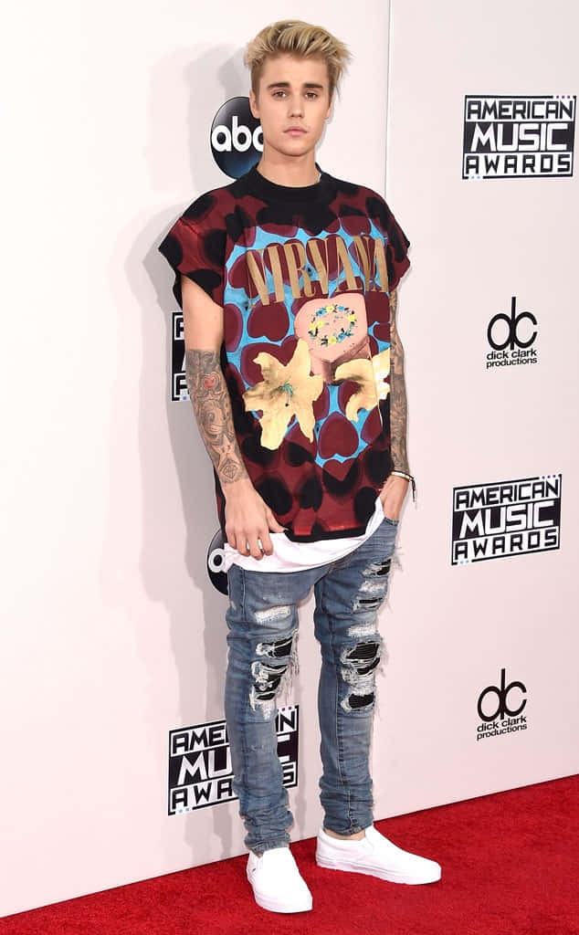 Justin Bieber holder sig ajour med de seneste mode tendenser. Wallpaper