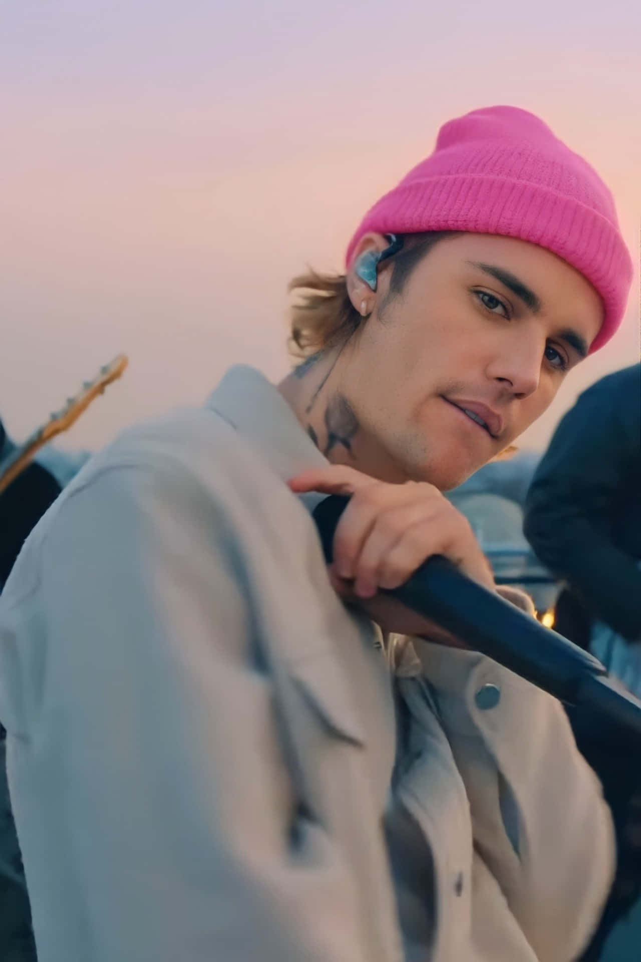 Justin Bieber Flaunting His Unique Style In 2021 Wallpaper