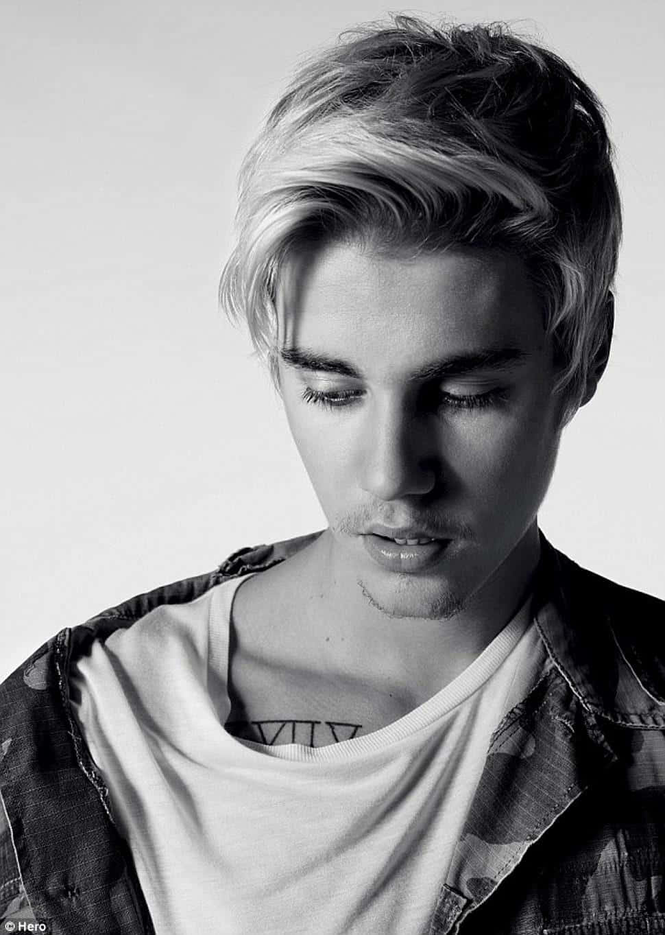 Popstjärnanjustin Bieber Uppträder På Scenen