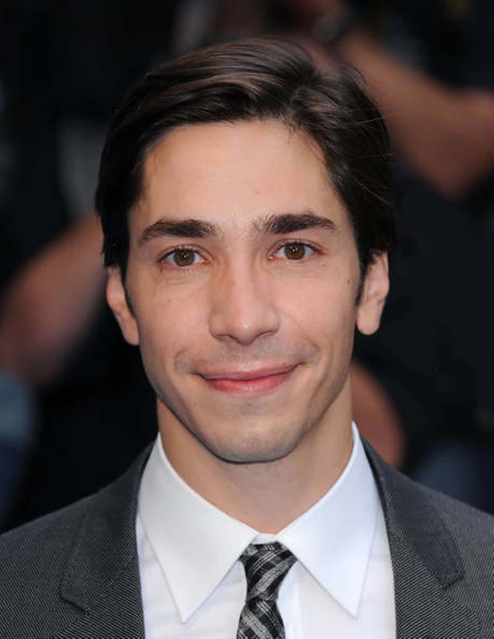 Justin Long Smiling on the Red Carpet Wallpaper