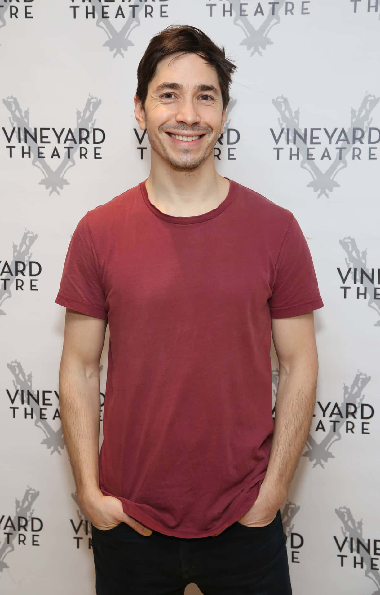 Justin Long on the red carpet looking confident and stylish Wallpaper