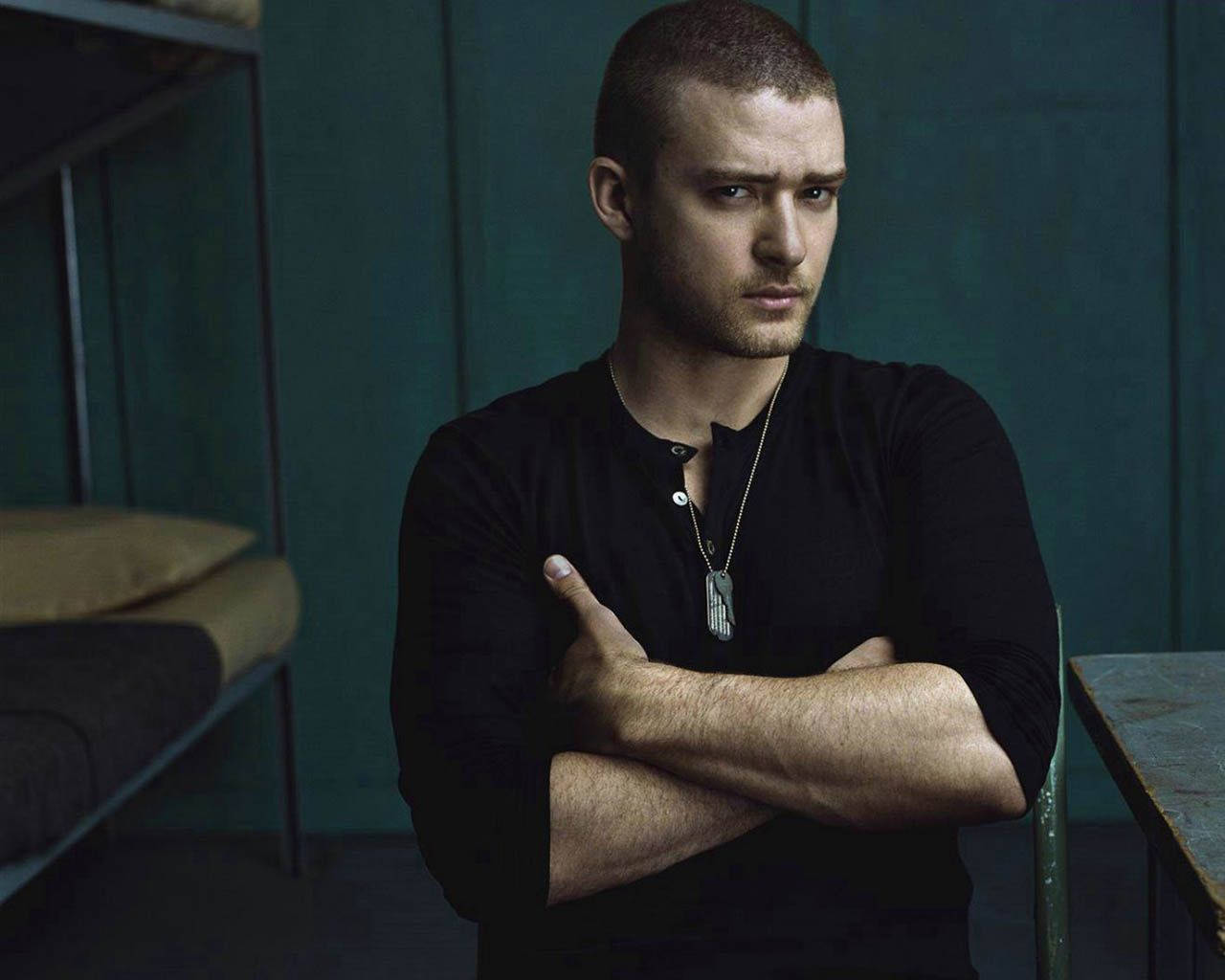 Justin Timberlake krydser hænder tapet Wallpaper