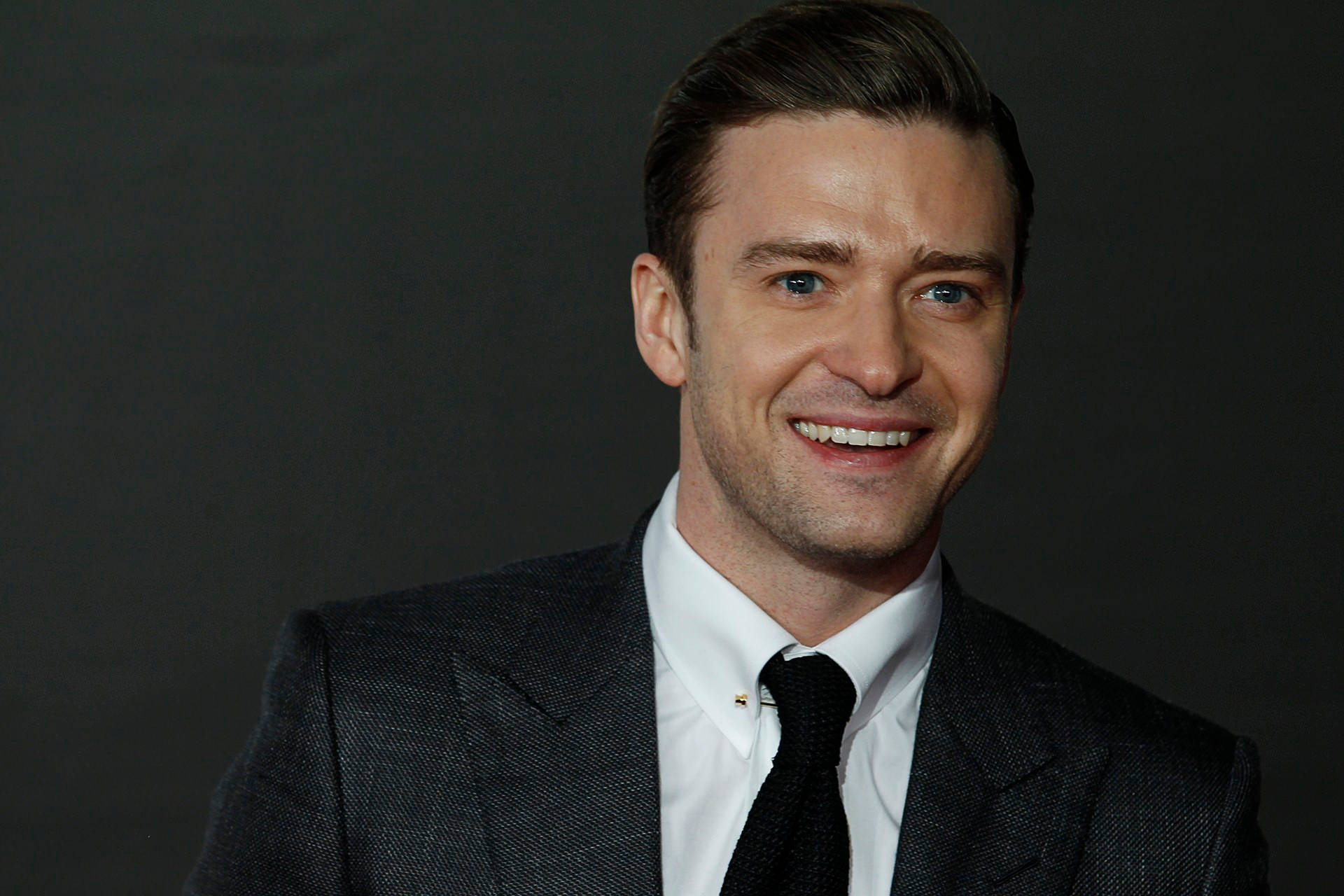 Justin Timberlake Dapper Suit Wallpaper