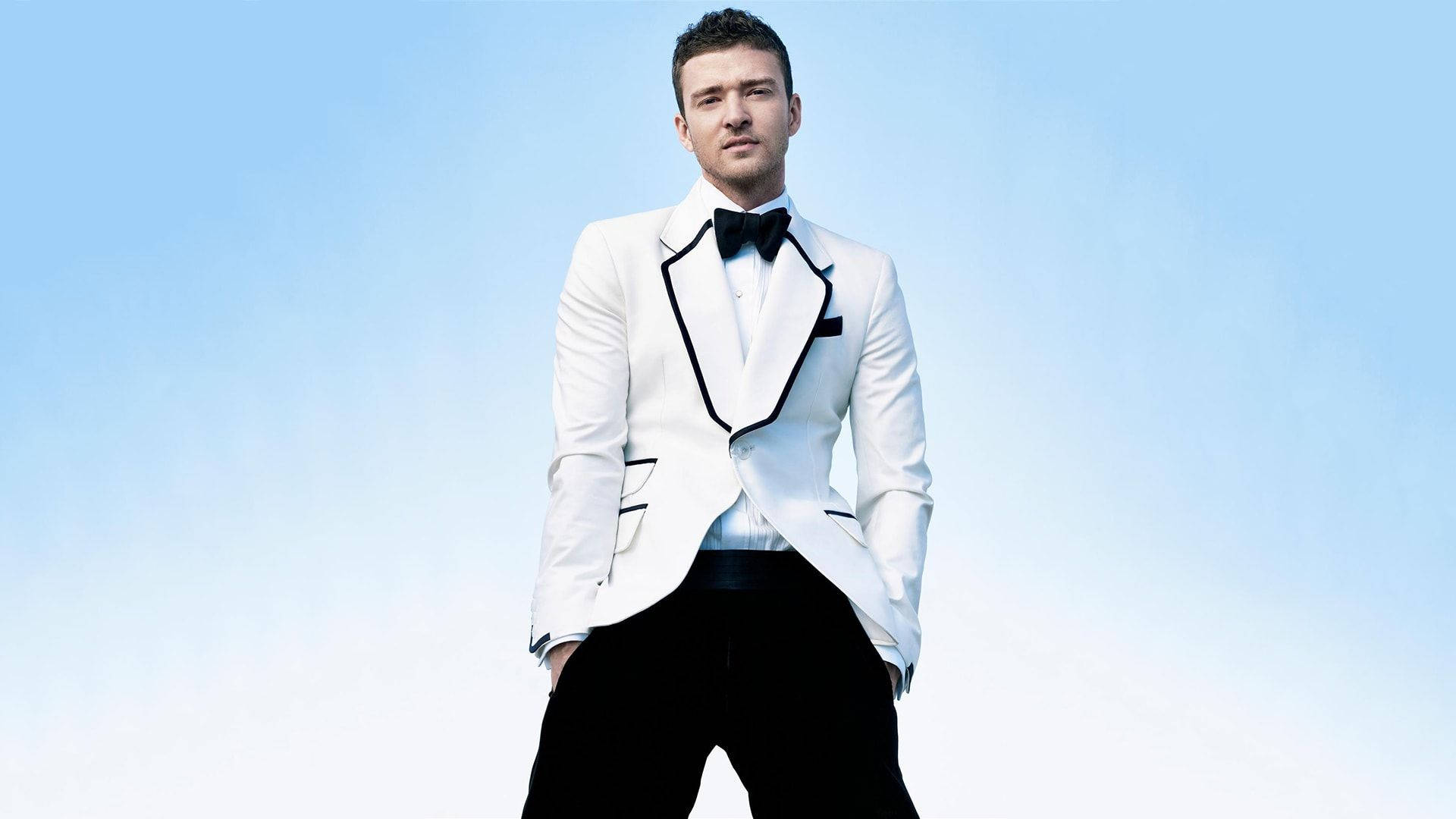 Justintimberlake I Vit Rock. (this Would Be A Suitable Description For A Computer Or Mobile Wallpaper Featuring Justin Timberlake In A White Coat.) Wallpaper