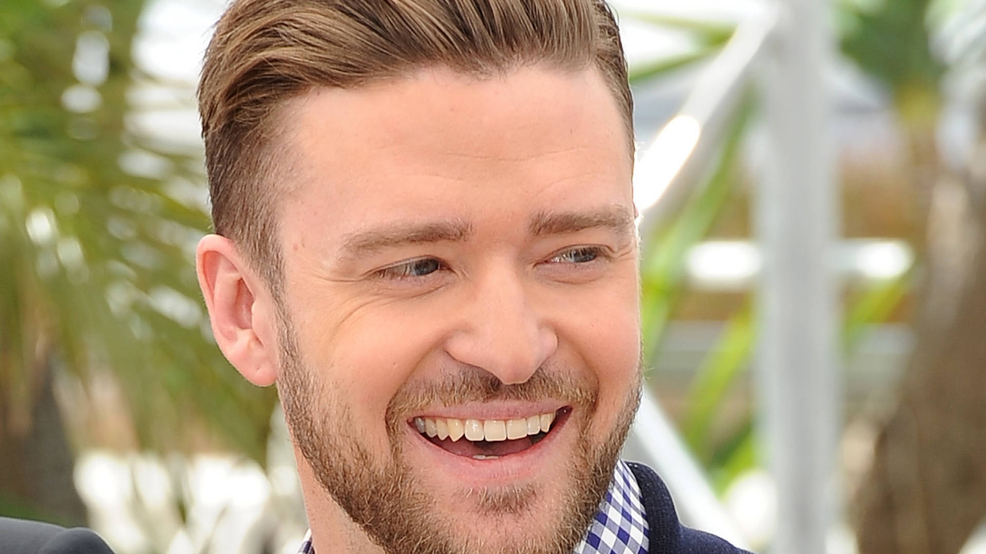 Justin Timberlake Smiling Wide Wallpaper