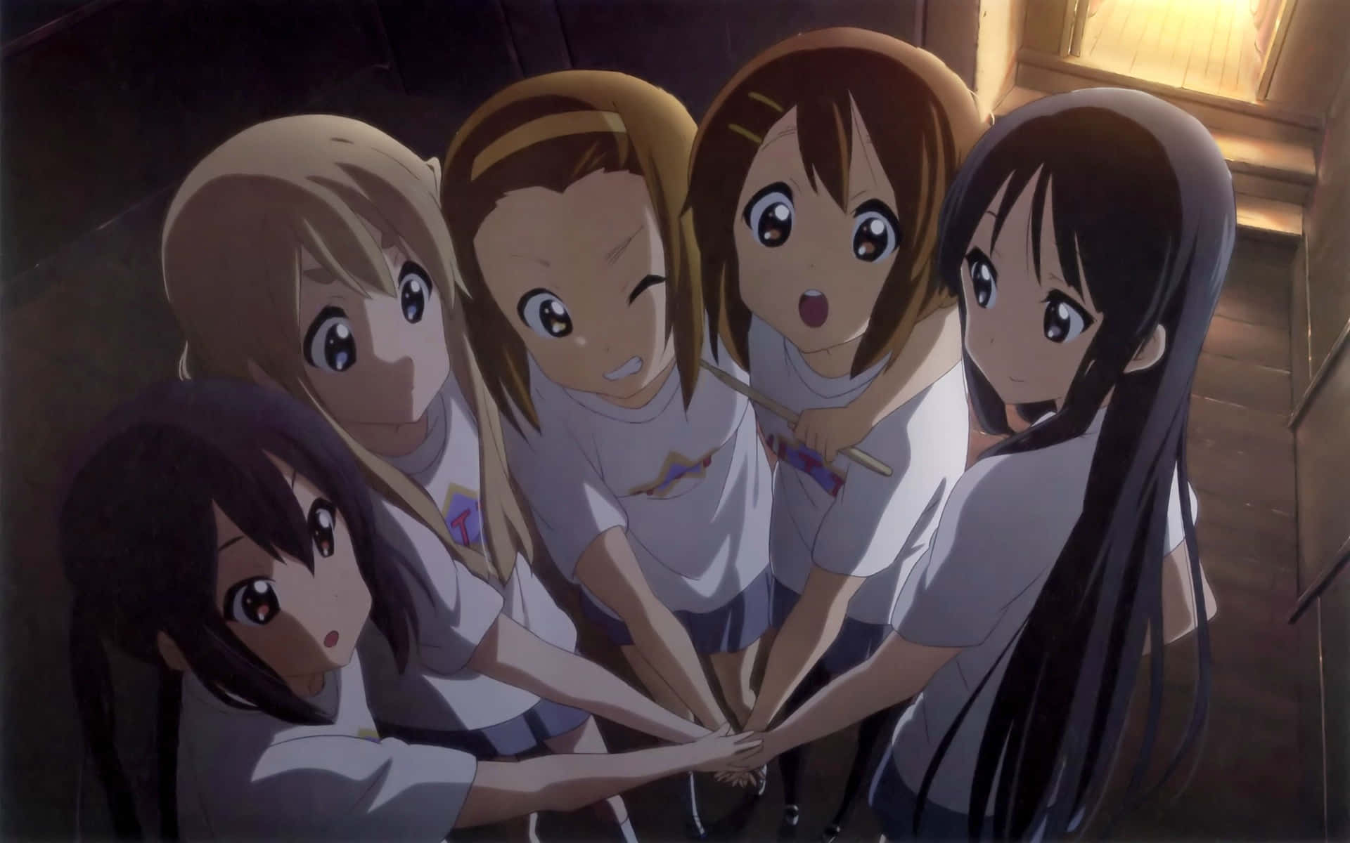 Einegruppe Von Mädchen, Die Sich In Einer Anime-umgebung An Den Händen Halten.