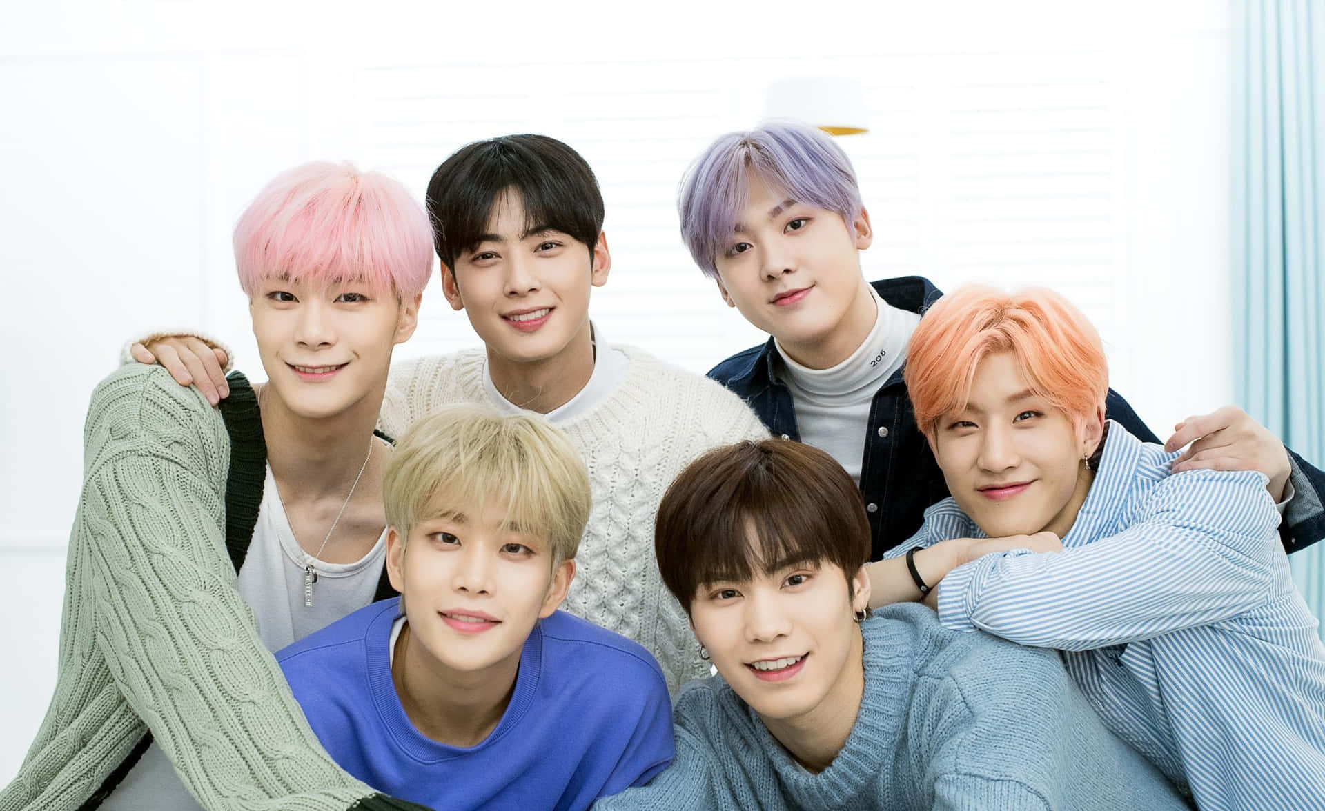 K Pop Group Smiling Together.jpg Wallpaper