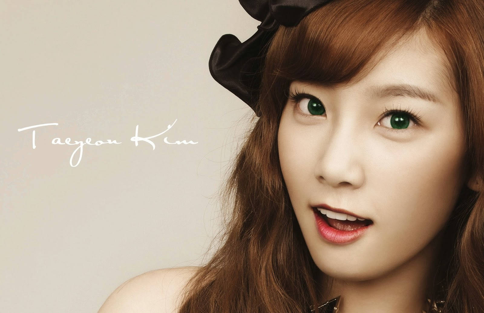 Kim Taeyeon's smukke ansigt fylder baggrunden. Wallpaper