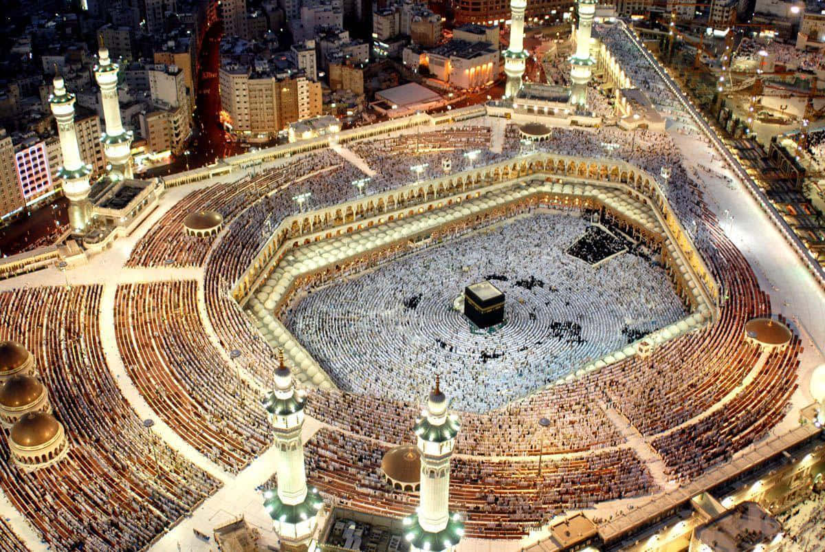 The Kaaba At Night With Many People Around It