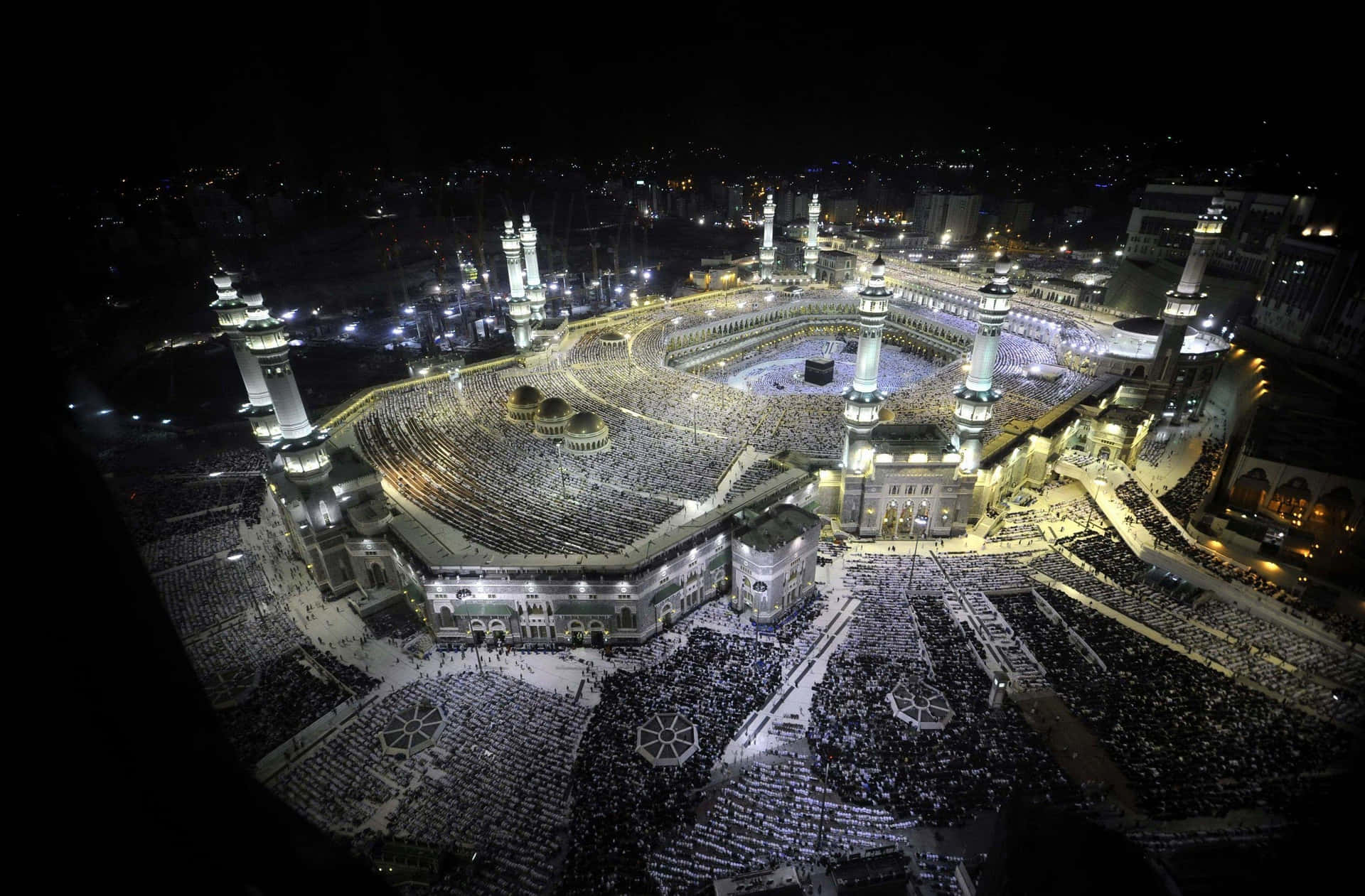 Lagrande Moschea Di La Mecca Si Vede Da Una Torre Alta