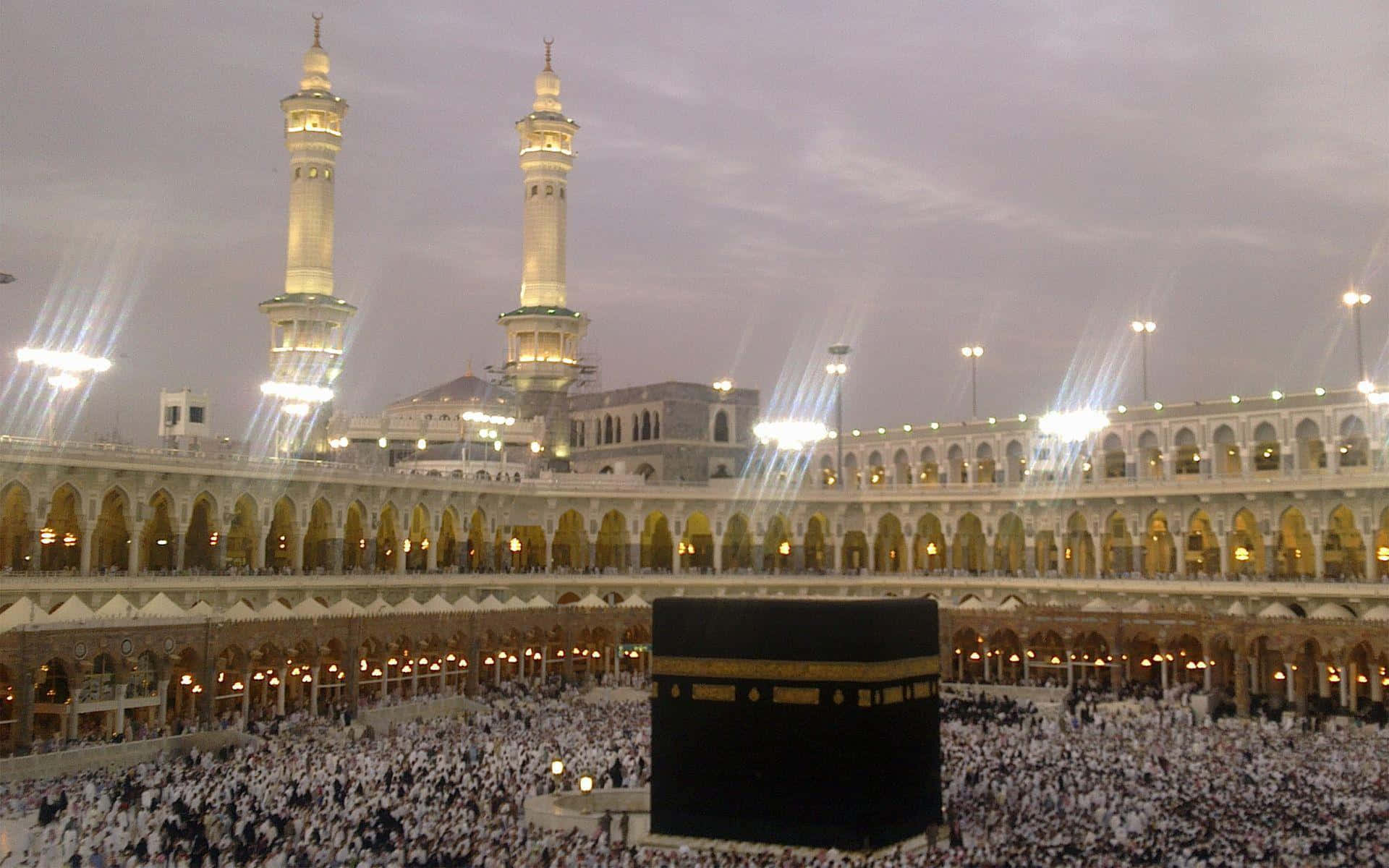 A Large Mosque With A Large Kaaba