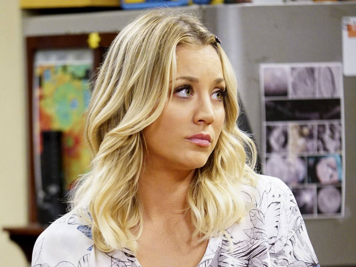 Kaley Cuoco Annoyed Face Wallpaper