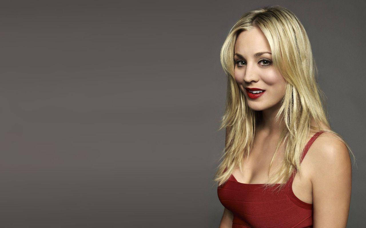 Kaley Cuoco Rocking a Red Lipstick Look Wallpaper