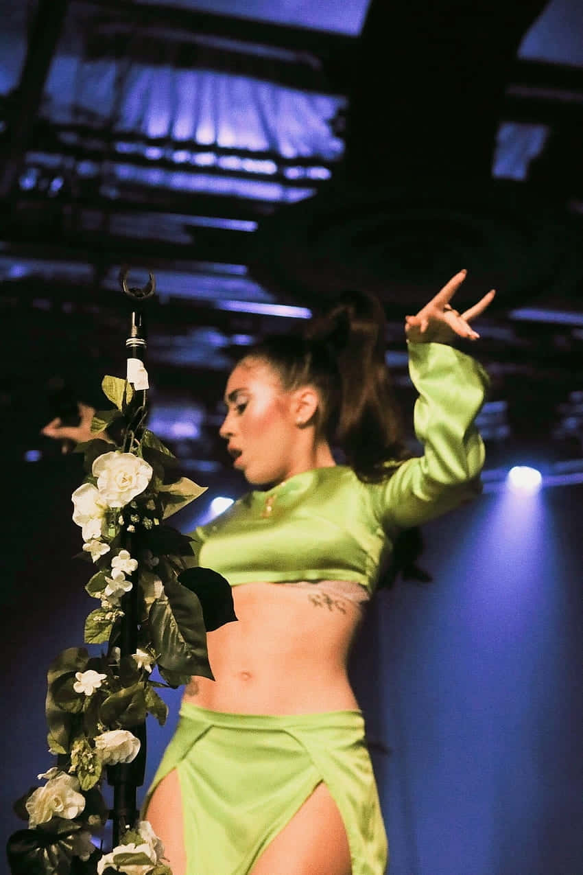 Kali Uchis Performance Green Outfit Wallpaper