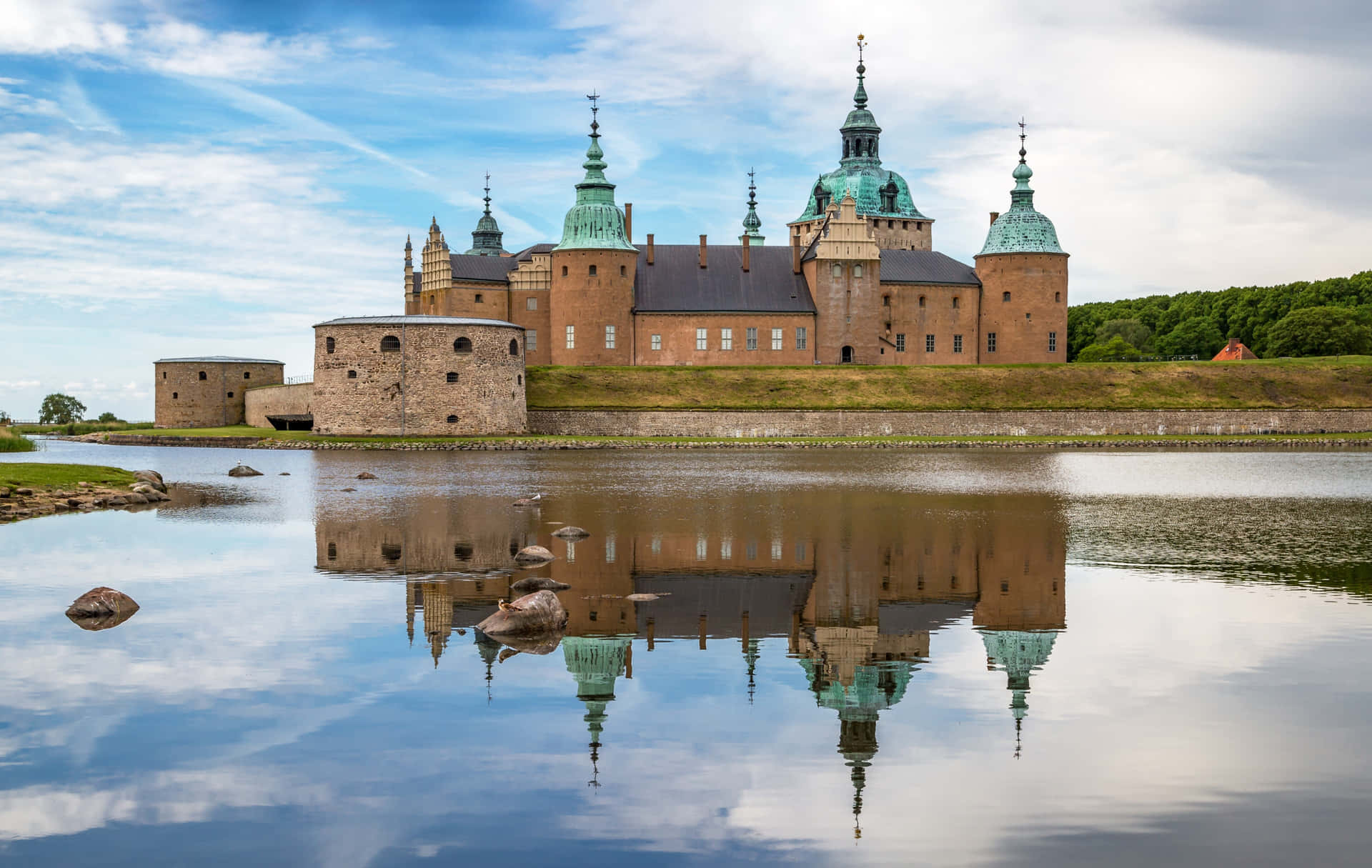 Kalmar Castle Reflection Sweden Wallpaper