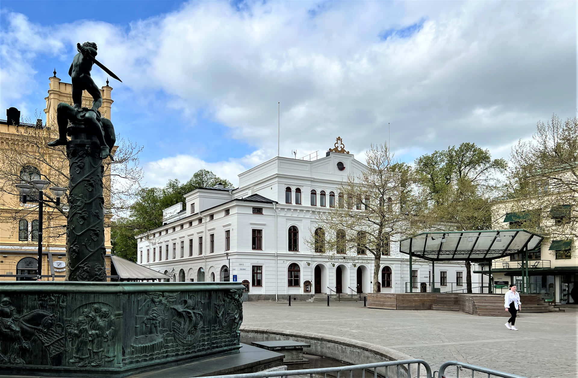 Kalmar Centraal Station Met Standbeeld Achtergrond