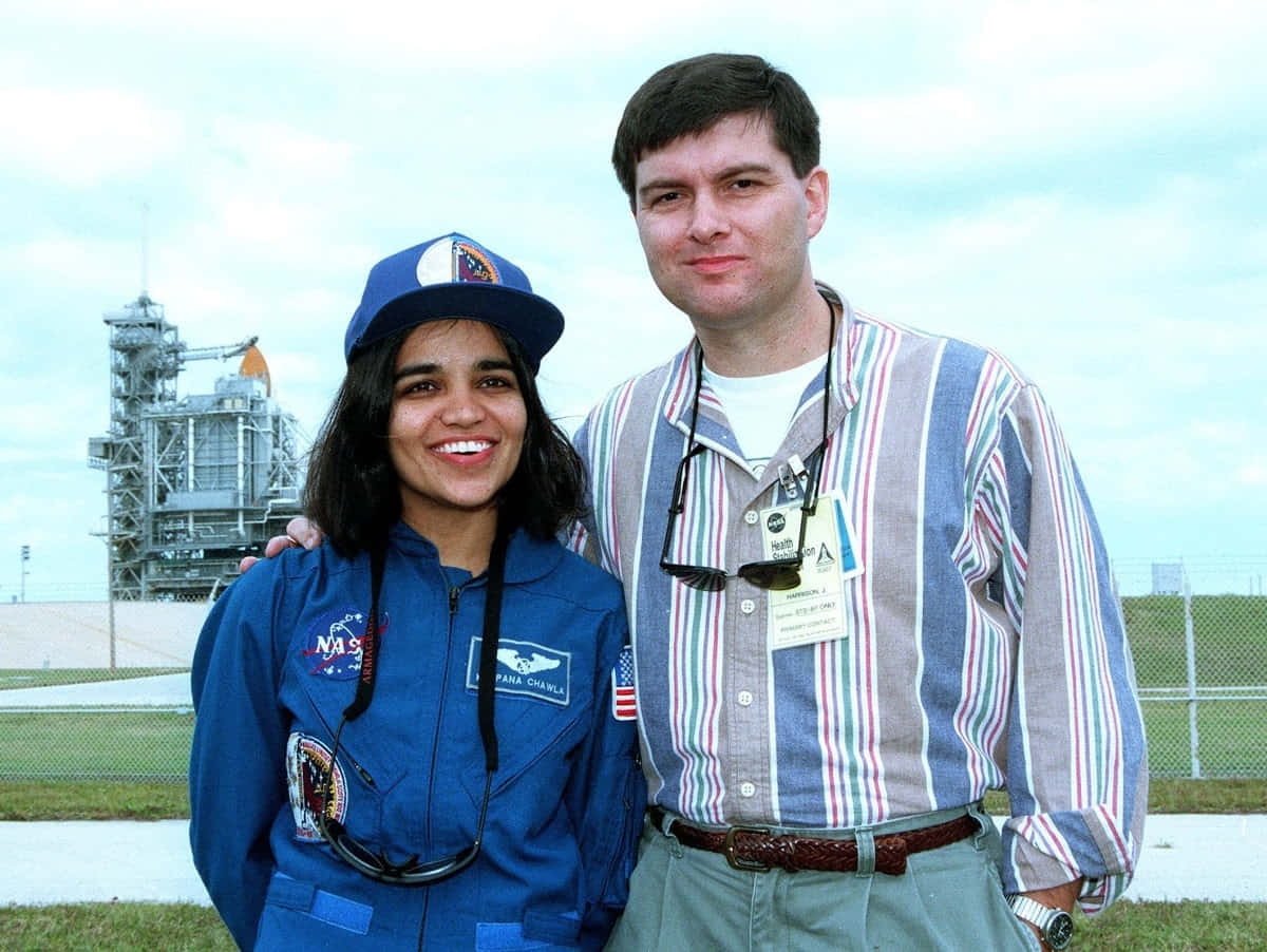 Kalpana Chawla Met Collega Bij Nasa Achtergrond