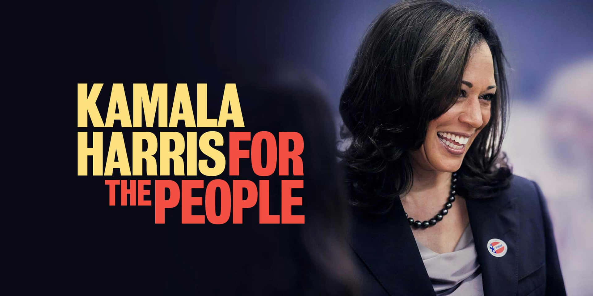 Kamalaharris Sorride Durante Un Evento Pubblico