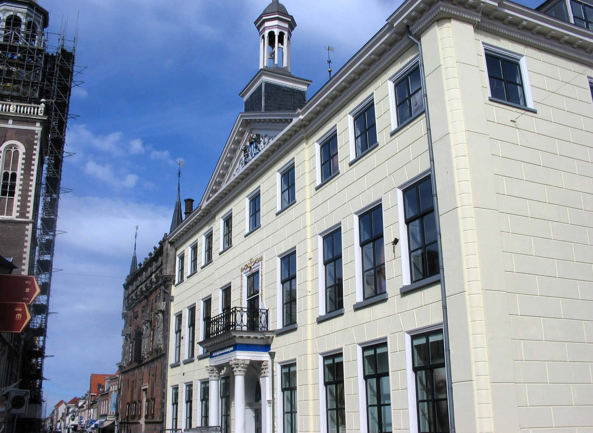 Kampen Historical Buildingsand Blue Sky Wallpaper