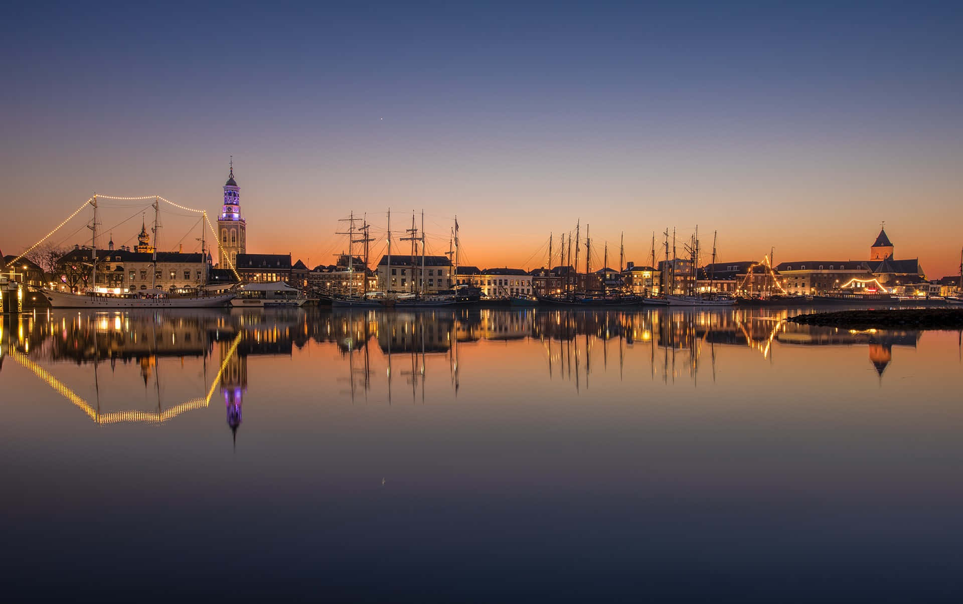 Kampen Skyline Dusk Reflection Wallpaper