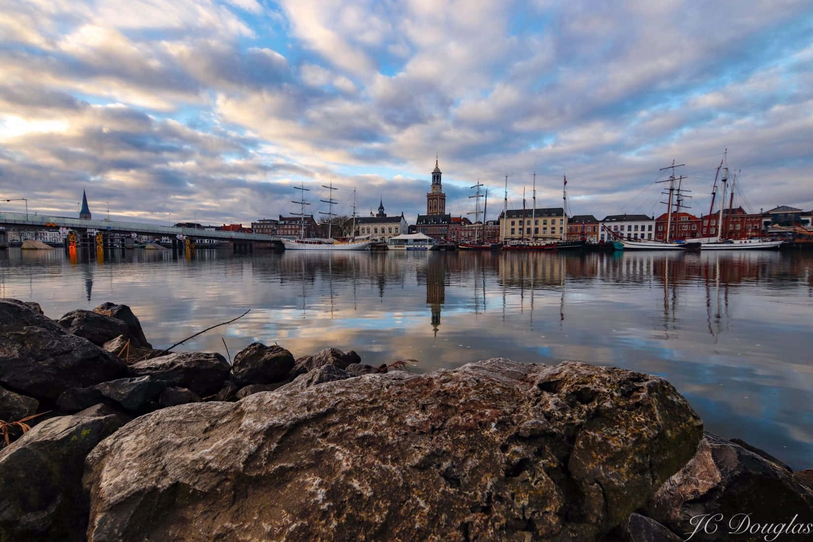 Kampen Skyline Reflection Wallpaper