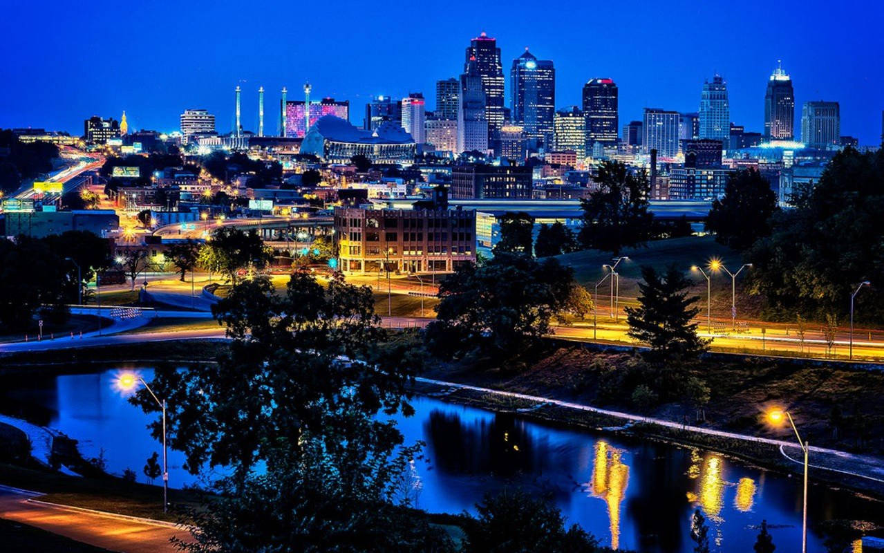 The magnificent nightscape of Kansas City Wallpaper