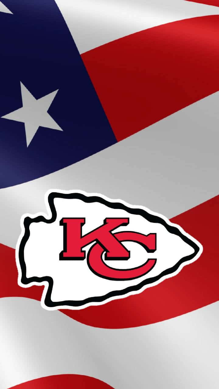 Kansas Chiefs logo på et amerikansk flag tapet Wallpaper