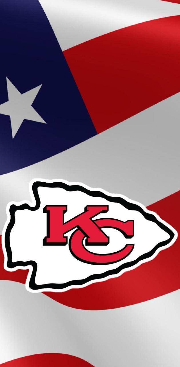 Logotipode Los Kansas City Chiefs Con La Bandera Estadounidense Fondo de pantalla