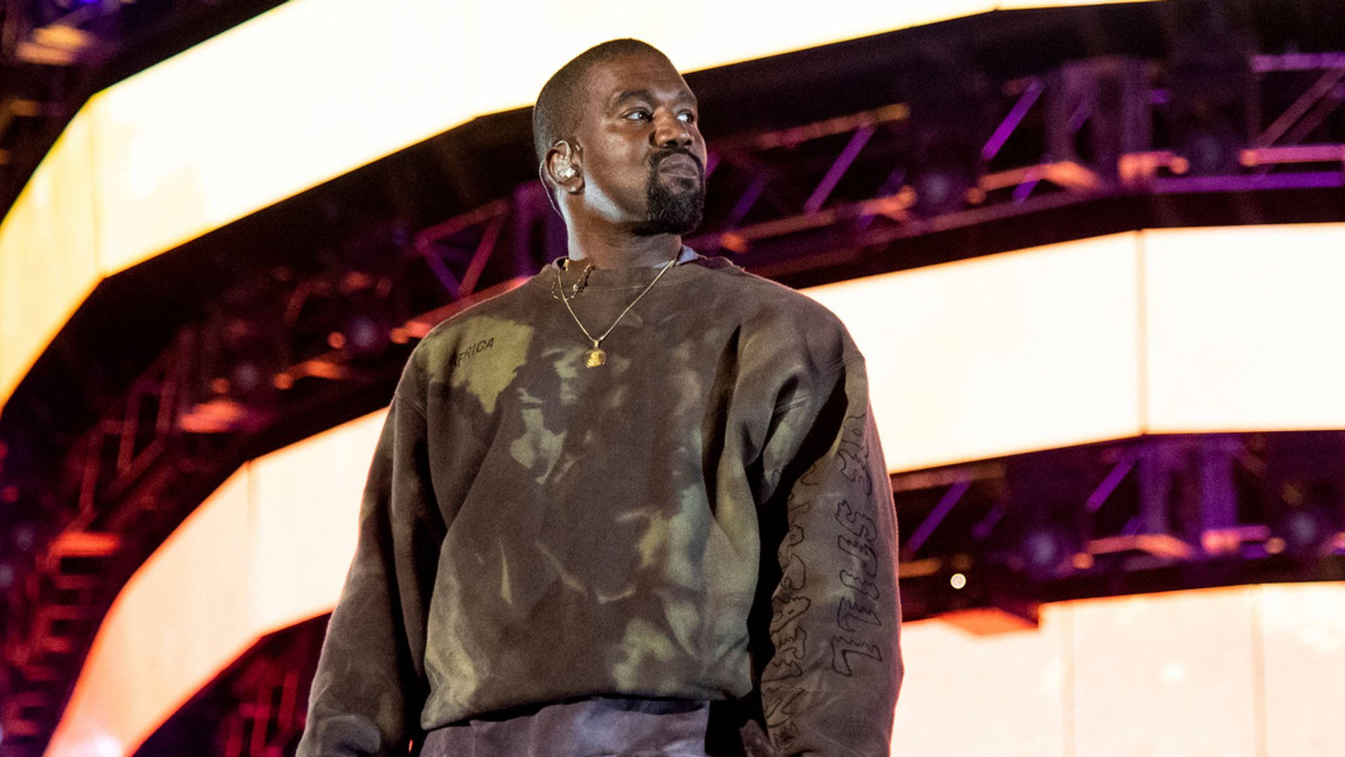 Kanye West works on the long-awaited posthumous album of his mother, Donda West Wallpaper