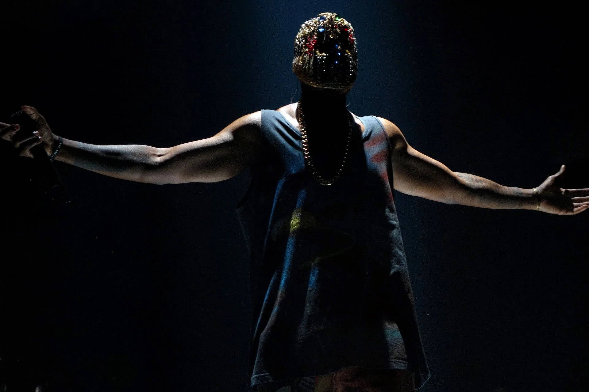 Kanye West fejrer meddelelsen om Donda Music Wallpaper