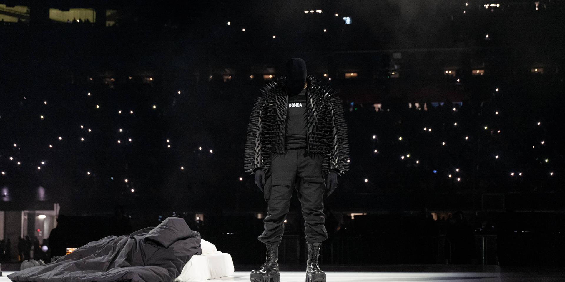 Kanye West ærer sin afdøde mor Donda med hans seneste album 