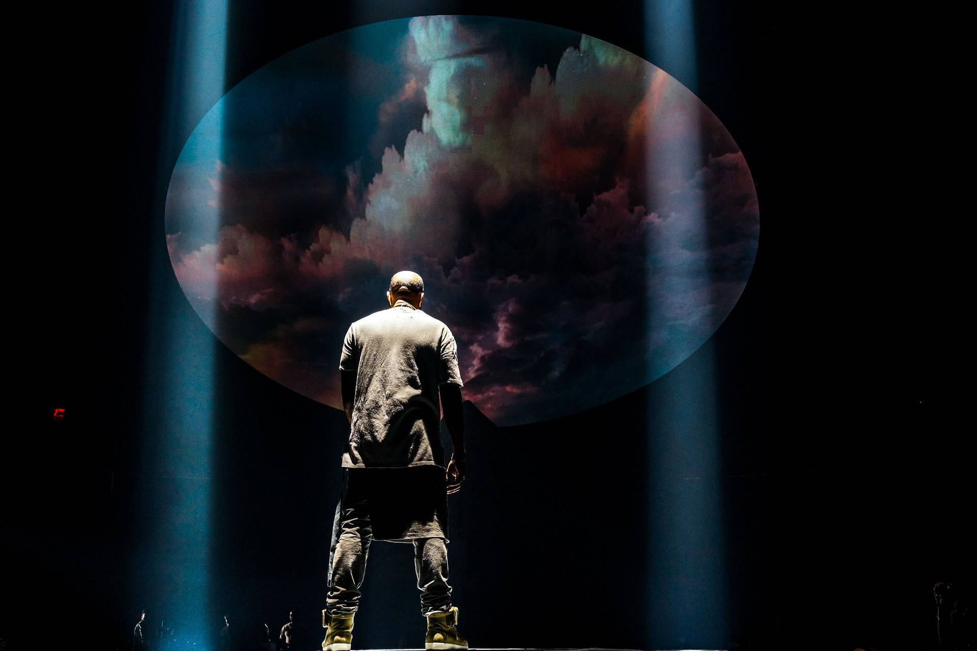 Kanye West Optræder På Scenen Wallpaper