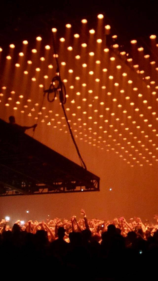 Kanye West Saint Pablo Light Lines Background