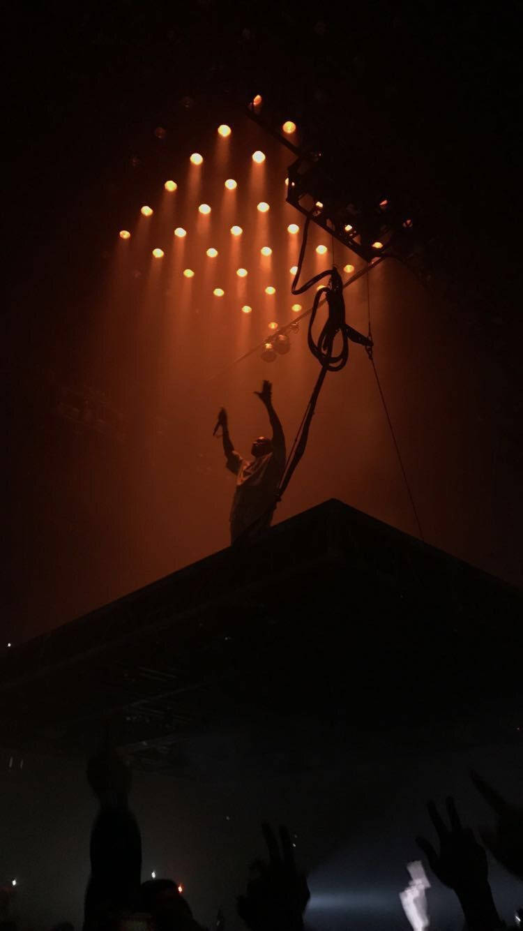 Kanye West Saint Pablo delvist Mørke Baggrund Wallpaper