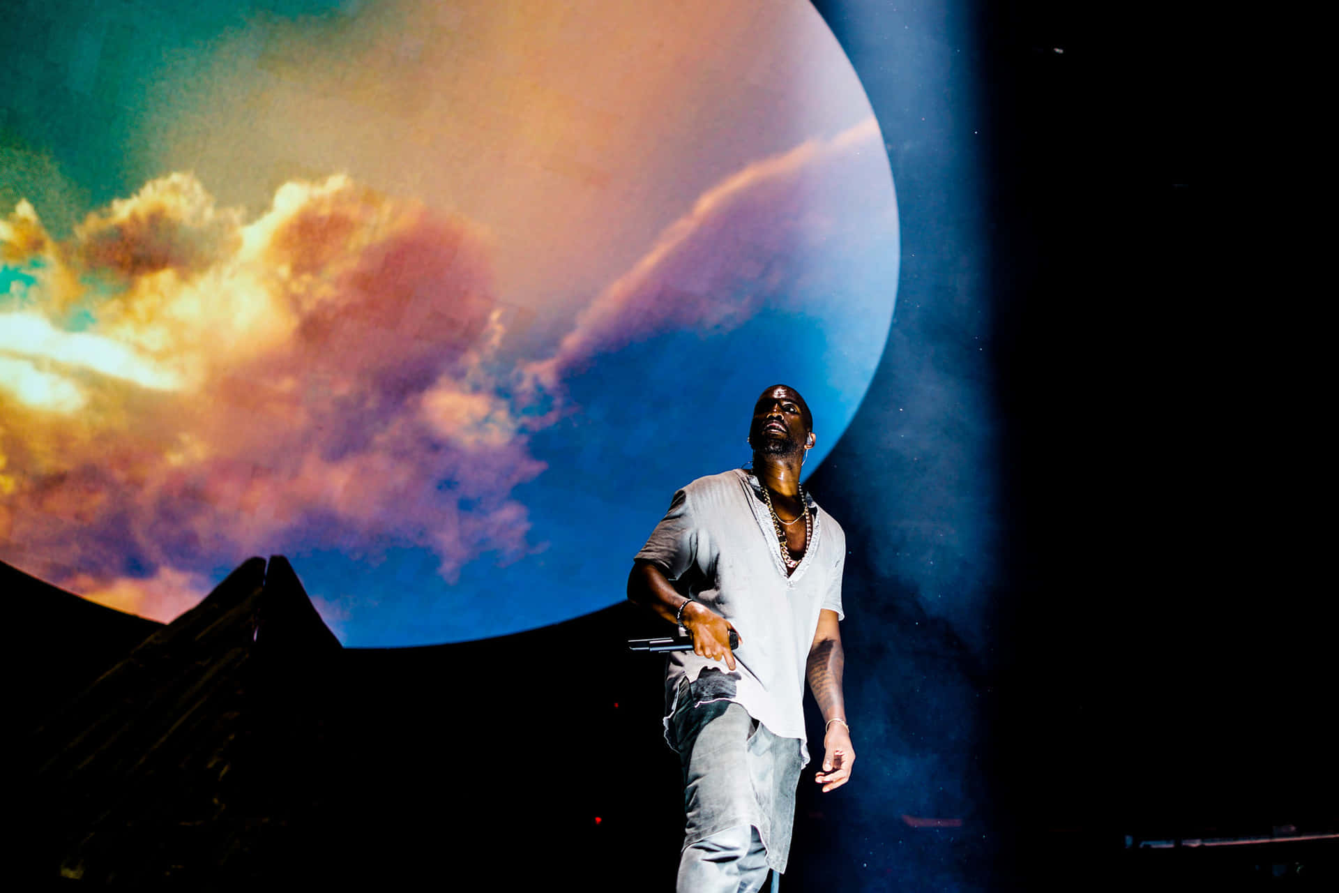 Rapsuperstar Kanye West Vom Yeezus-album-cover Wallpaper
