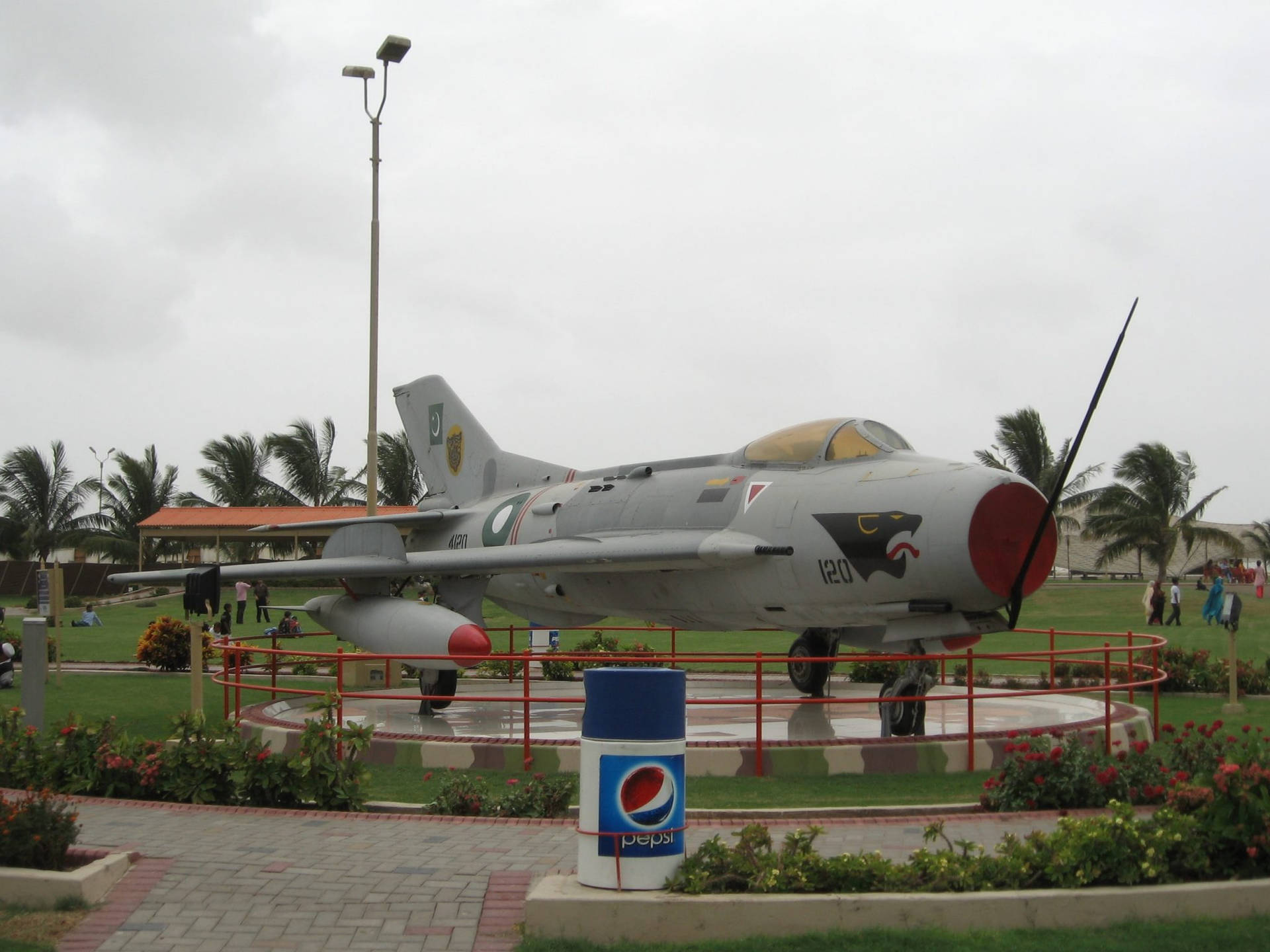 Karachipakistan Air Force Museum - Karachi Pakistans Flygvapenmuseum Wallpaper