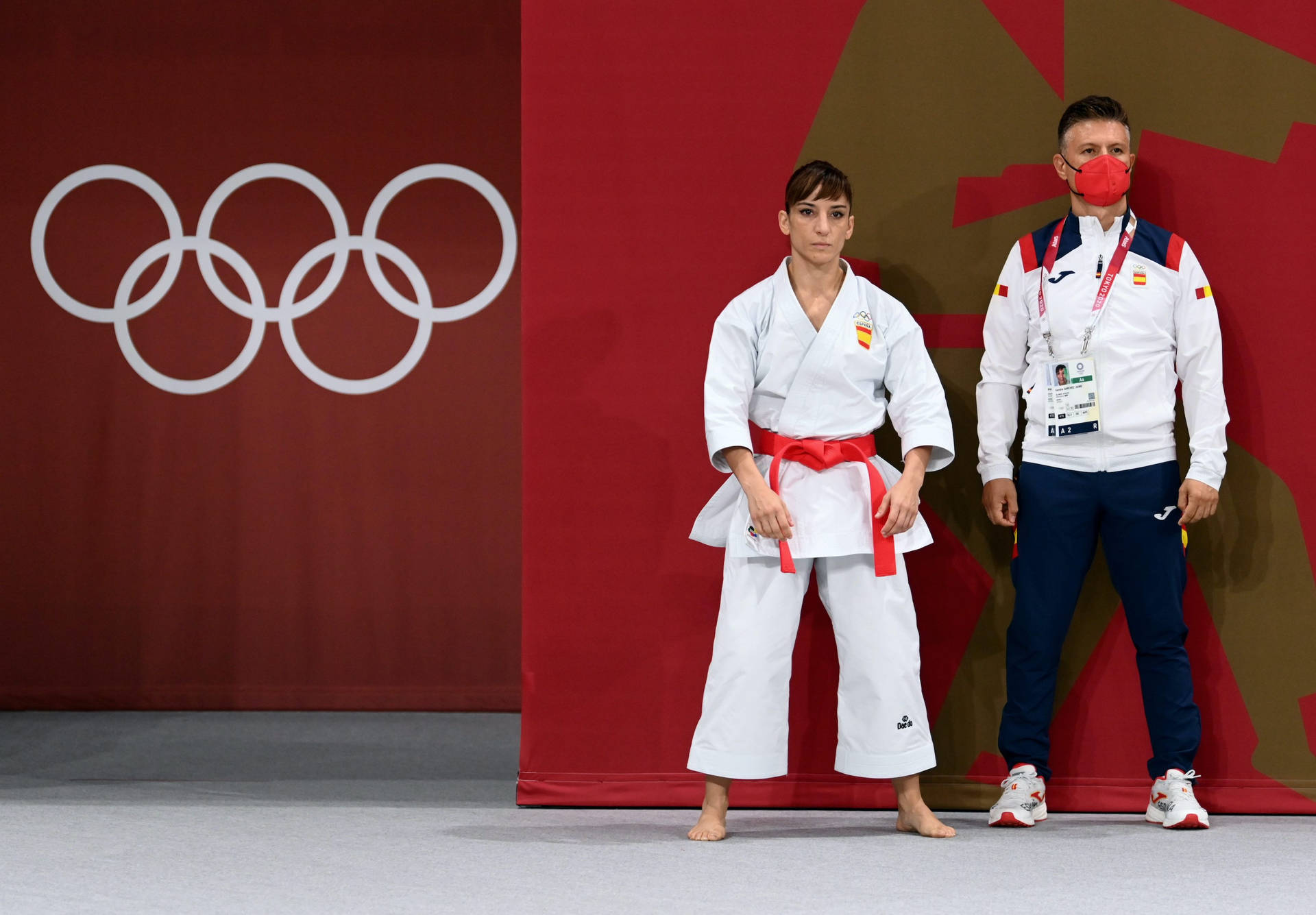 Karatekid Und Trainer Bei Den Olympischen Spielen Wallpaper