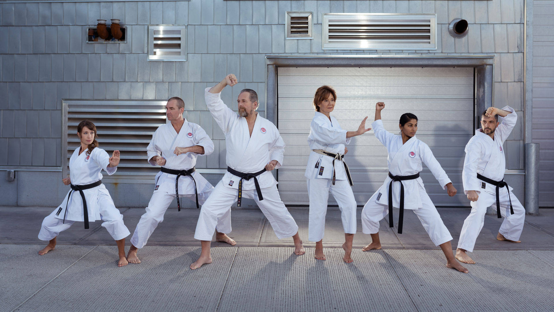 Personasde Karate Haciendo Poses Fondo de pantalla