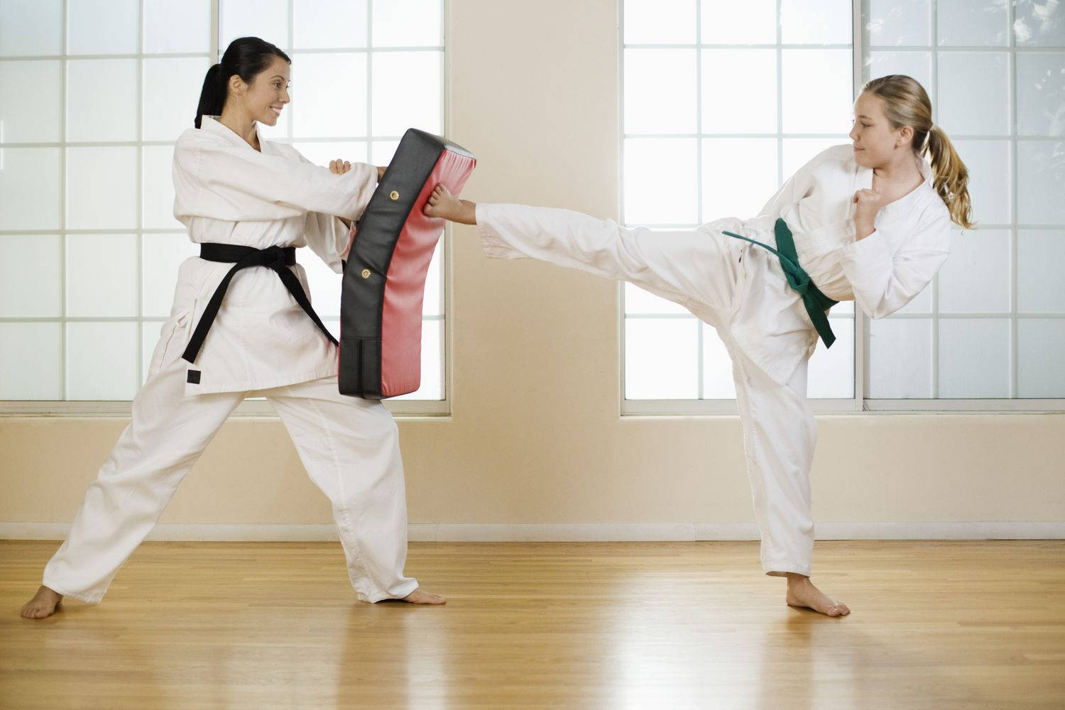 Karateelever sparker til sparkpuder Wallpaper