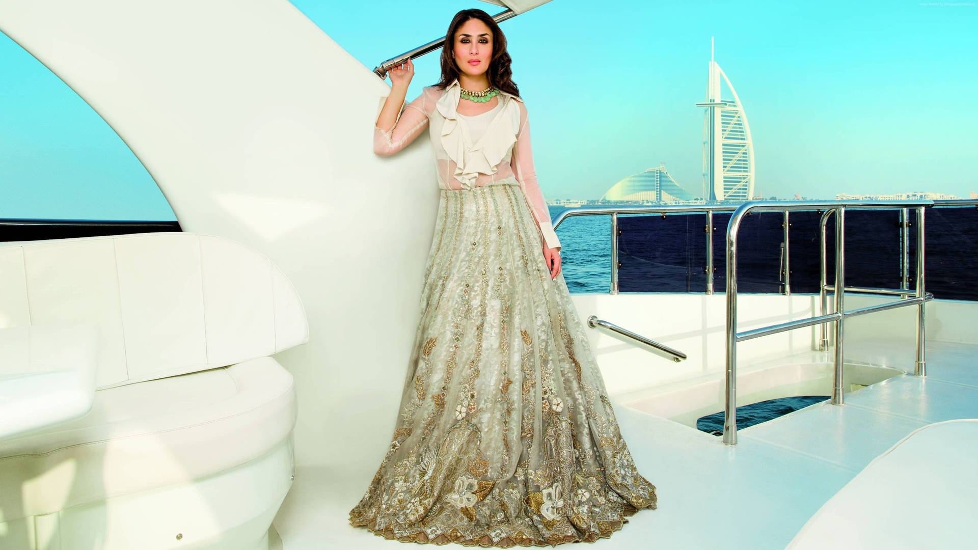 Kareena Kapoor Tena Durrani Wedding Gown Wallpaper