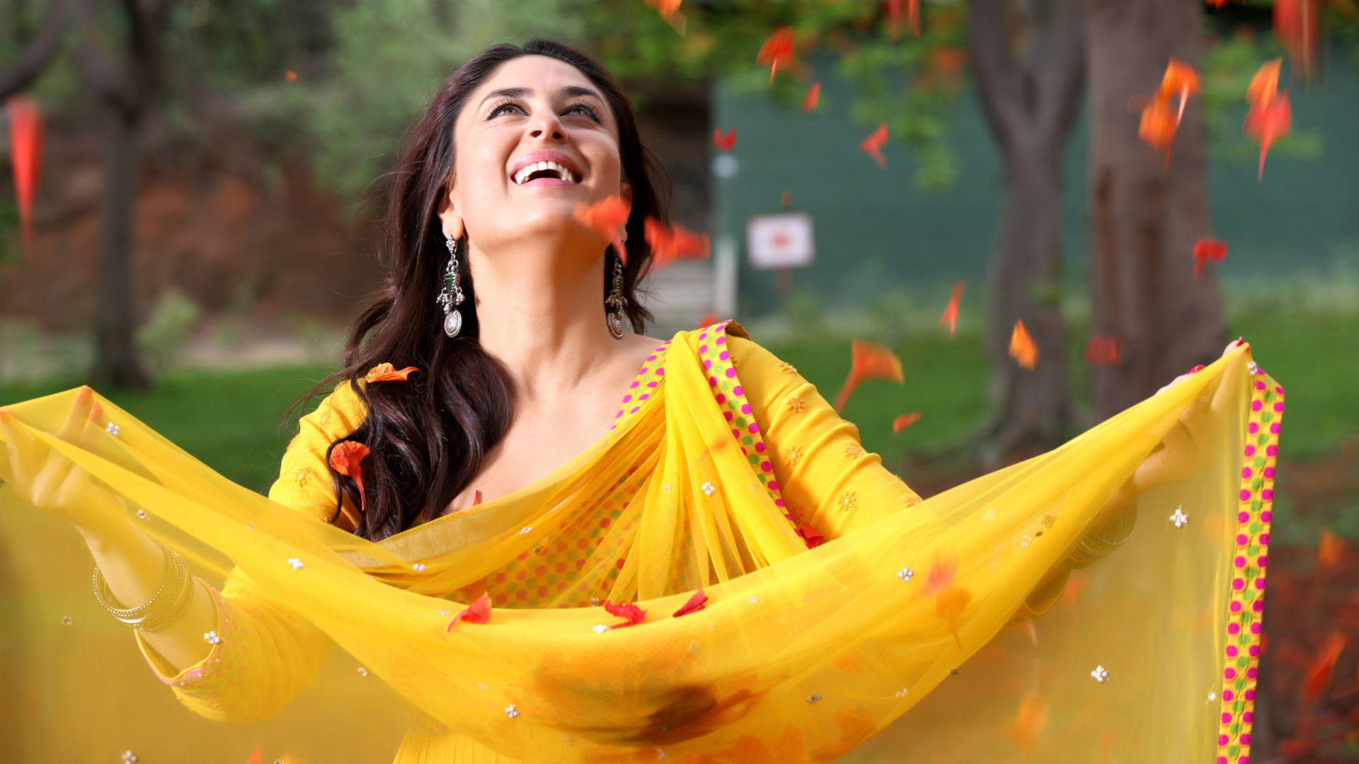 Kareena Kapoor Yellow Salwar Dress Wallpaper